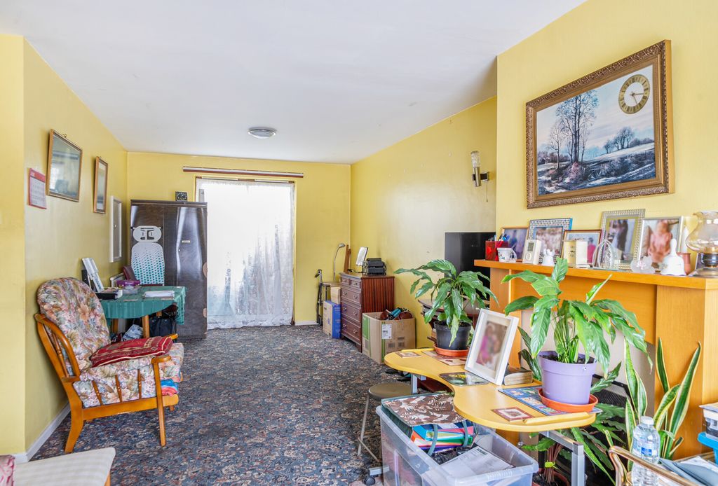 Property photo 3 of 14 Sitting/Dining Room