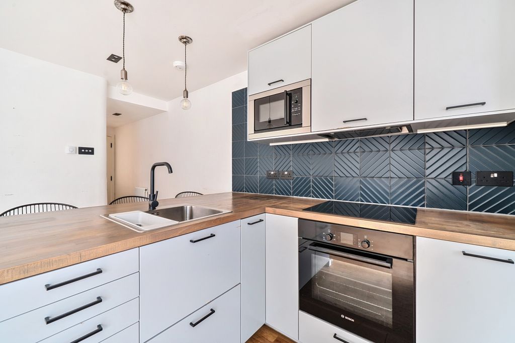 Property photo 2 of 15 1320066-3-6864Fd6...