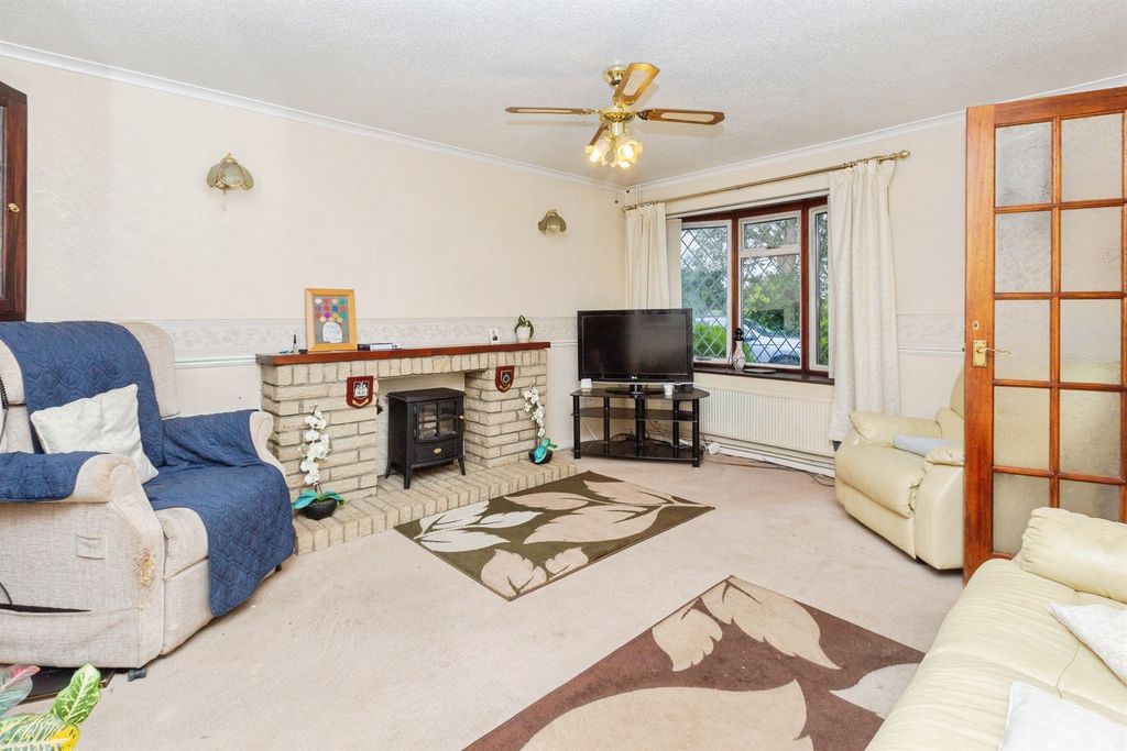 Property photo 3 of 13