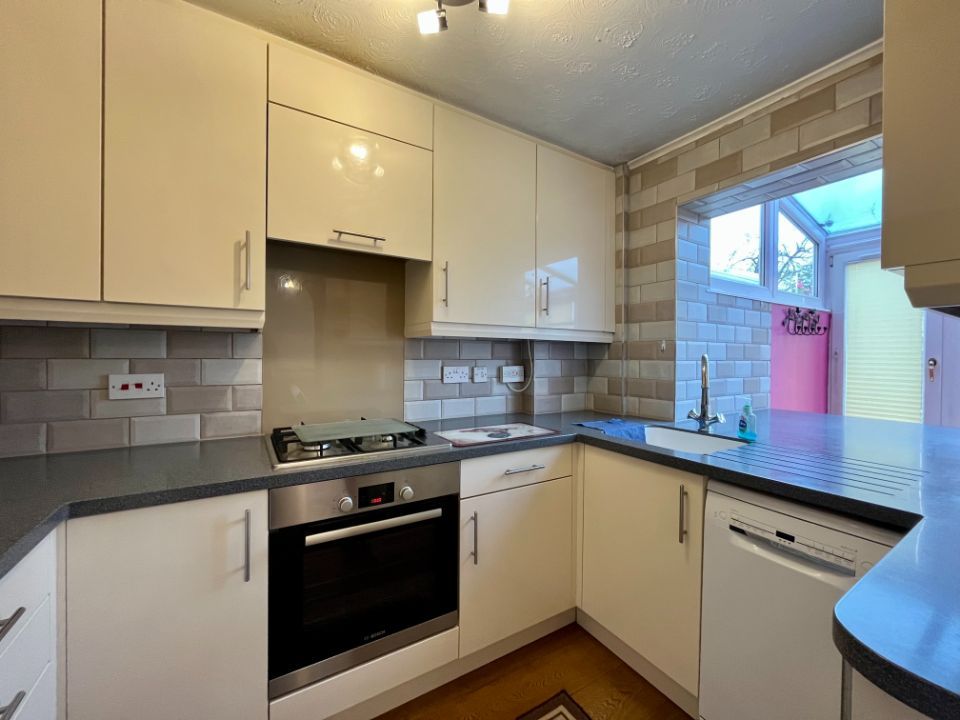 Property photo 2 of 11 Image00013