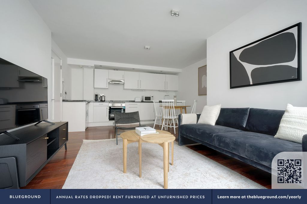 Property photo 3 of 14 Living Room