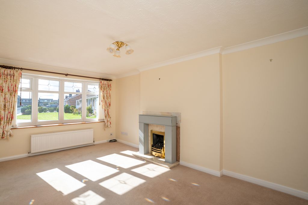 Property photo 3 of 19 Living Room