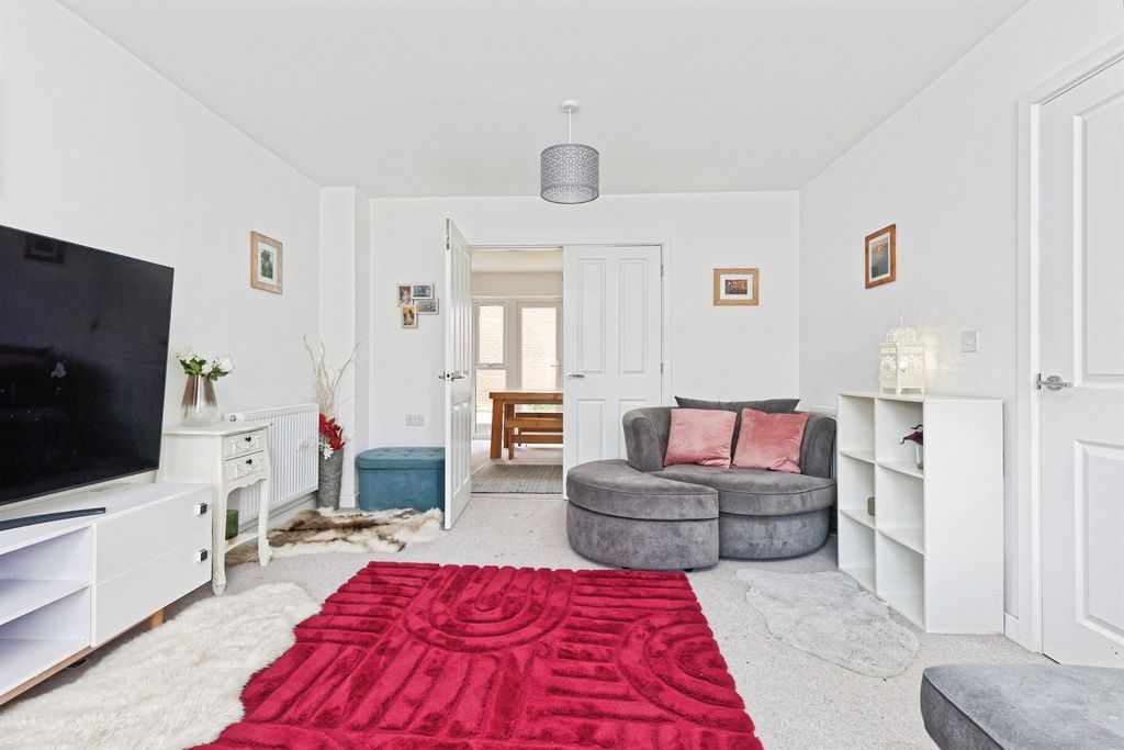 Property photo 3 of 19