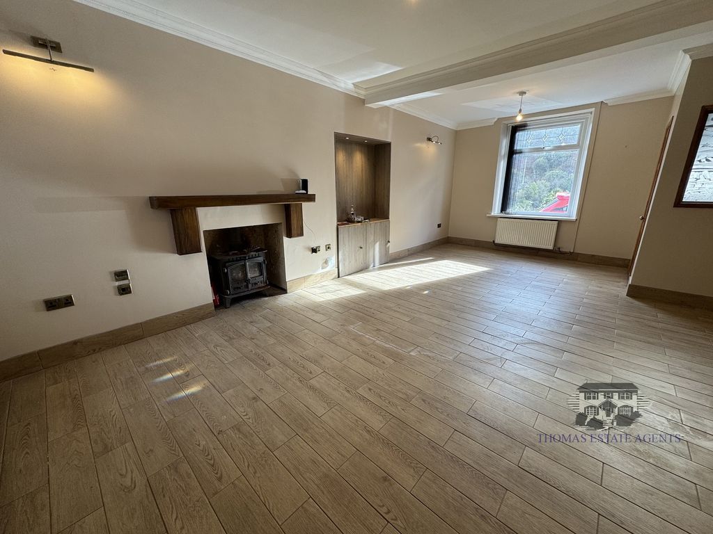 Property photo 2 of 12 Lounge