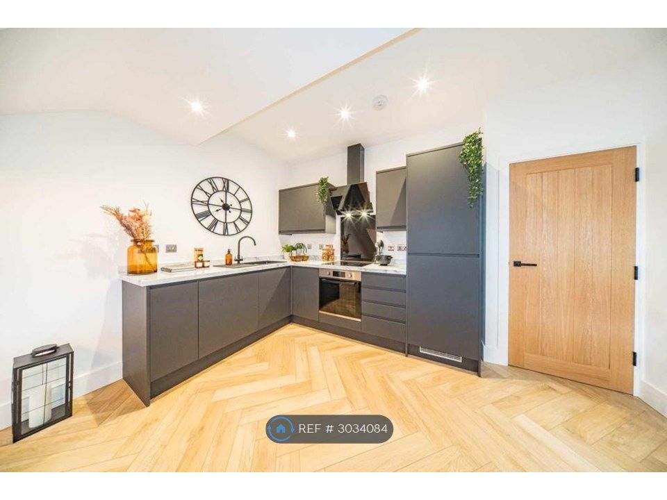Property photo 2 of 11 Kitchen