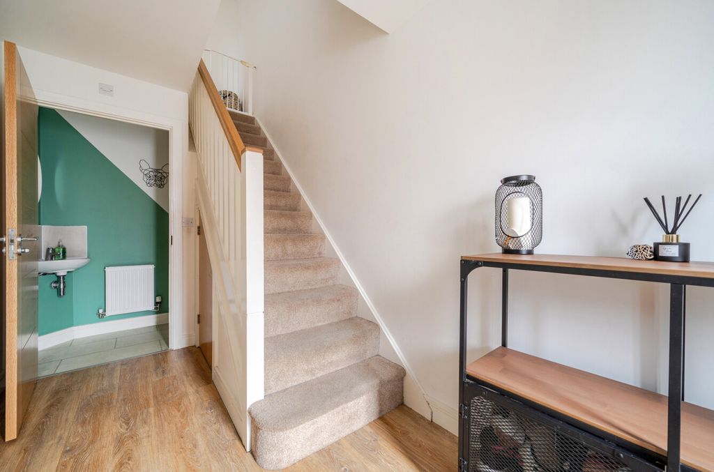 Property photo 3 of 24 Entrance Hall