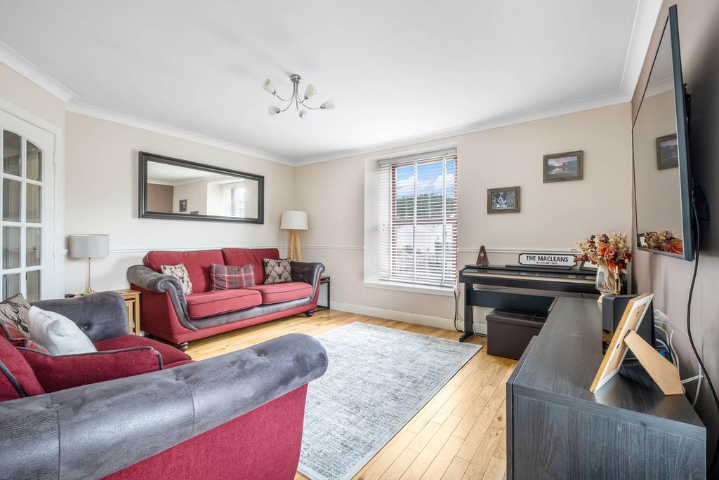Property photo 2 of 31