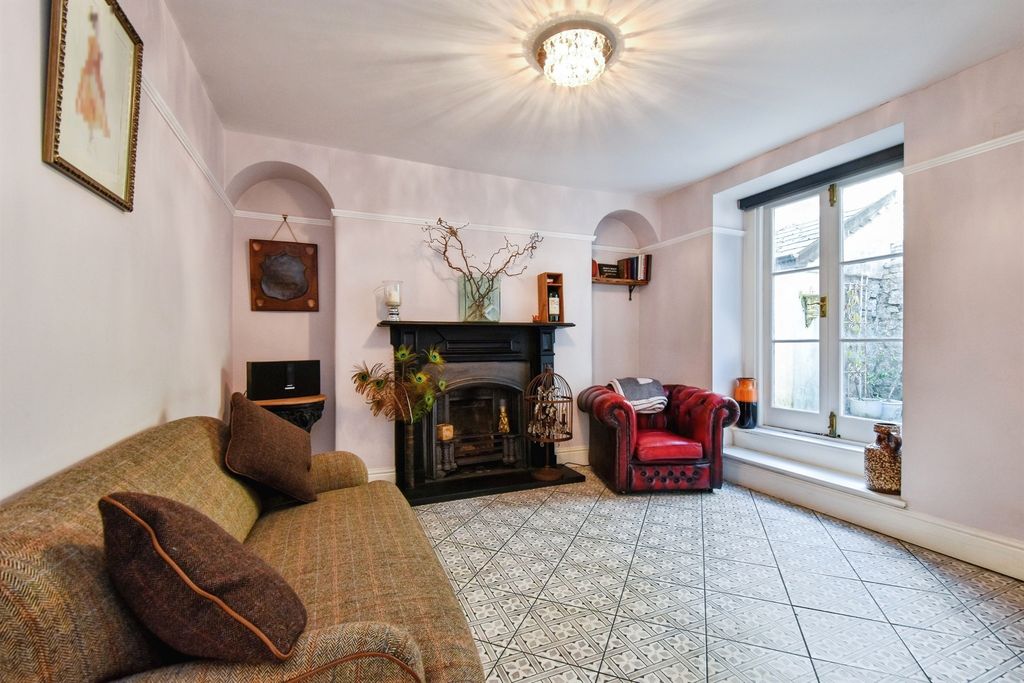 Property photo 3 of 31