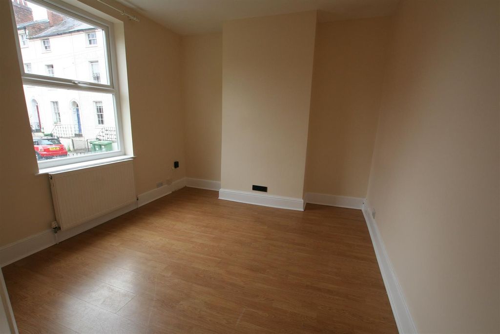 Property photo 2 of 8 Greenhillplace,1Newlounge.Jpg