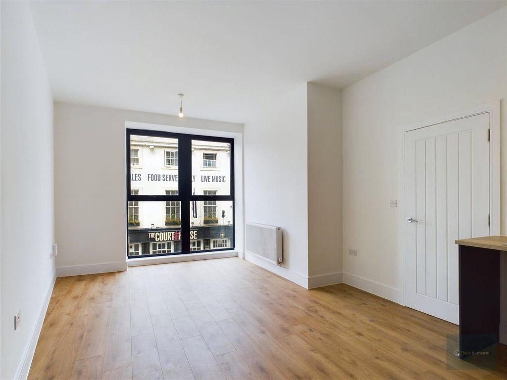 Property photo 3 of 9 Cam03907G0-Pr0035-St
