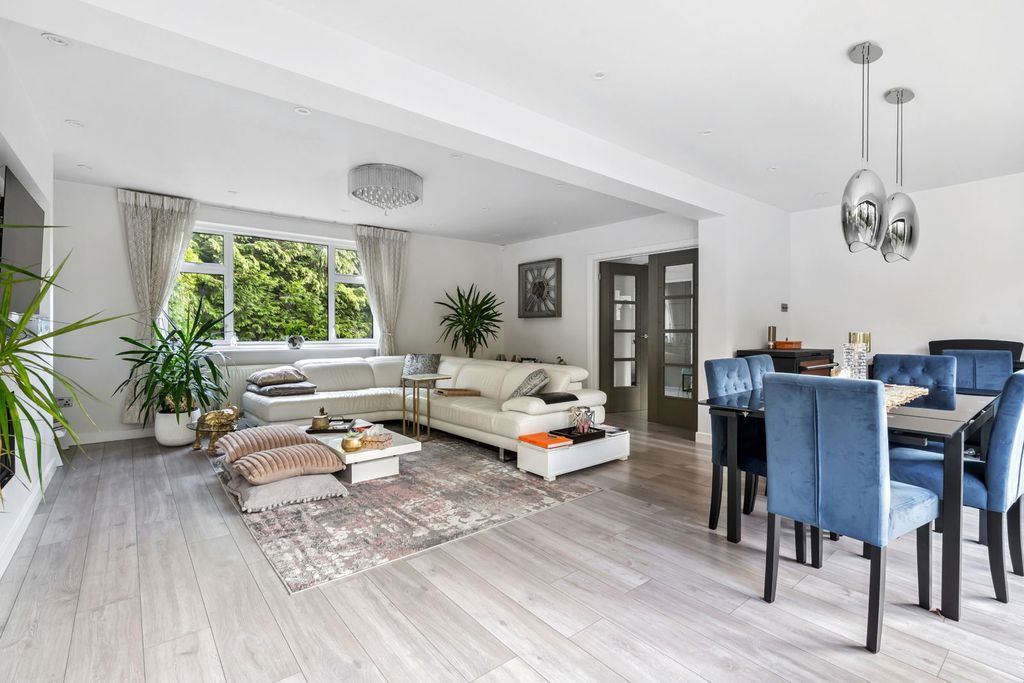 Property photo 3 of 26