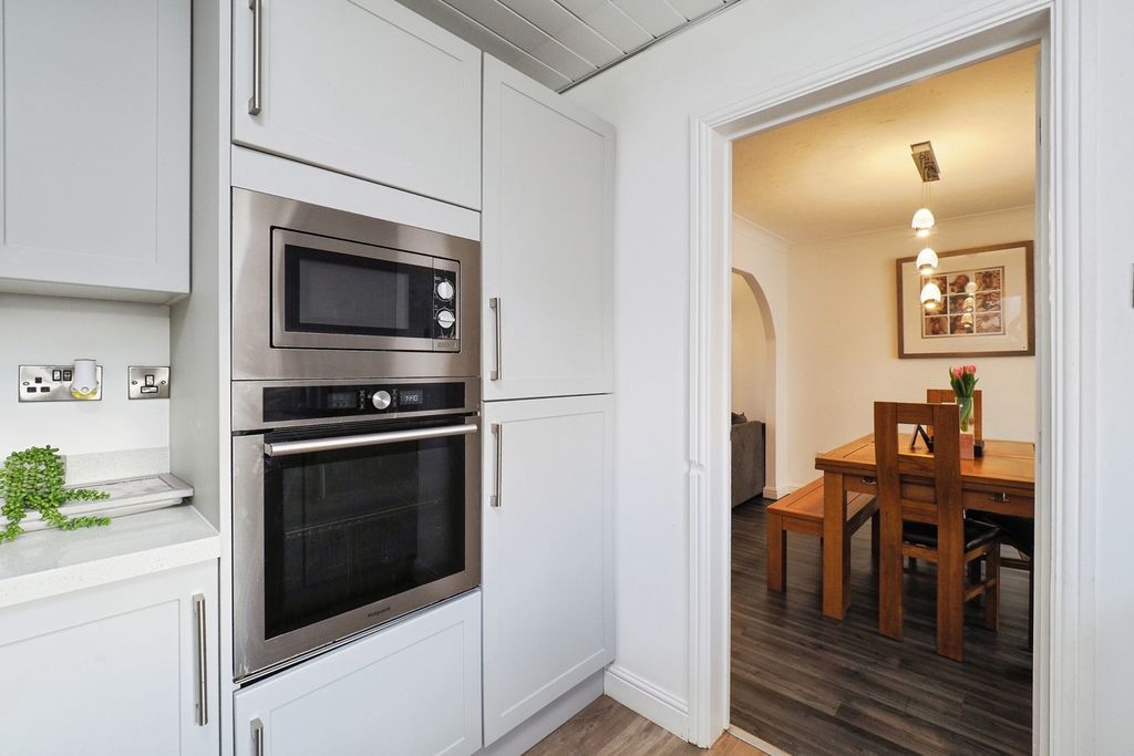 Property photo 3 of 18 Pbox-Img.Jpg