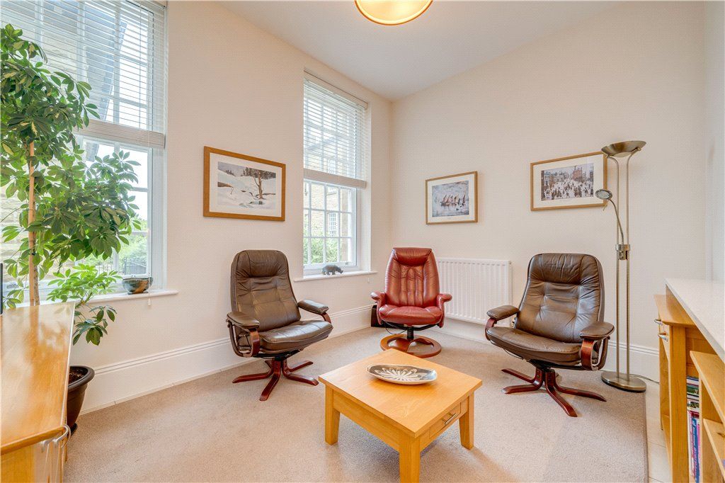 Property photo 3 of 19 Seating Area
