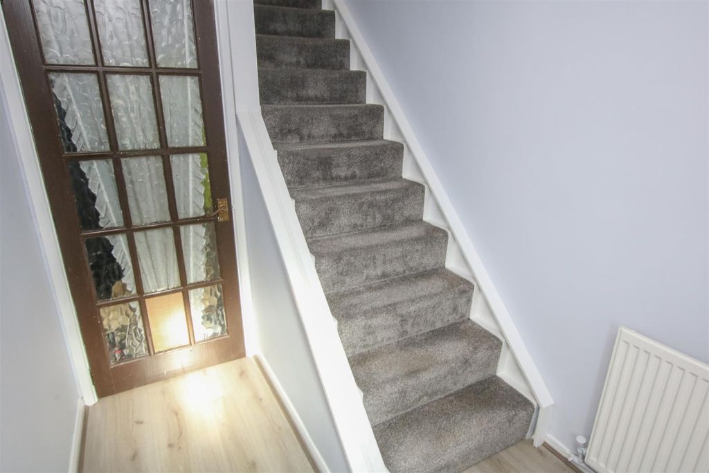 Property photo 2 of 14 Entrance Hall