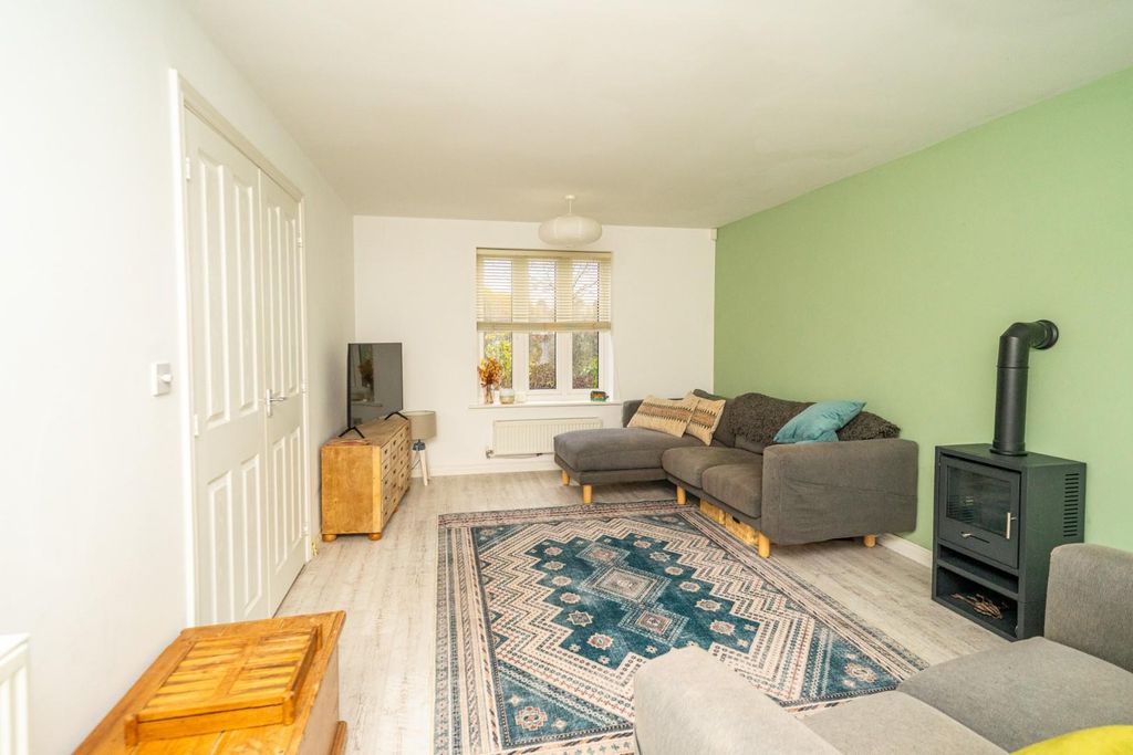 Property photo 2 of 26