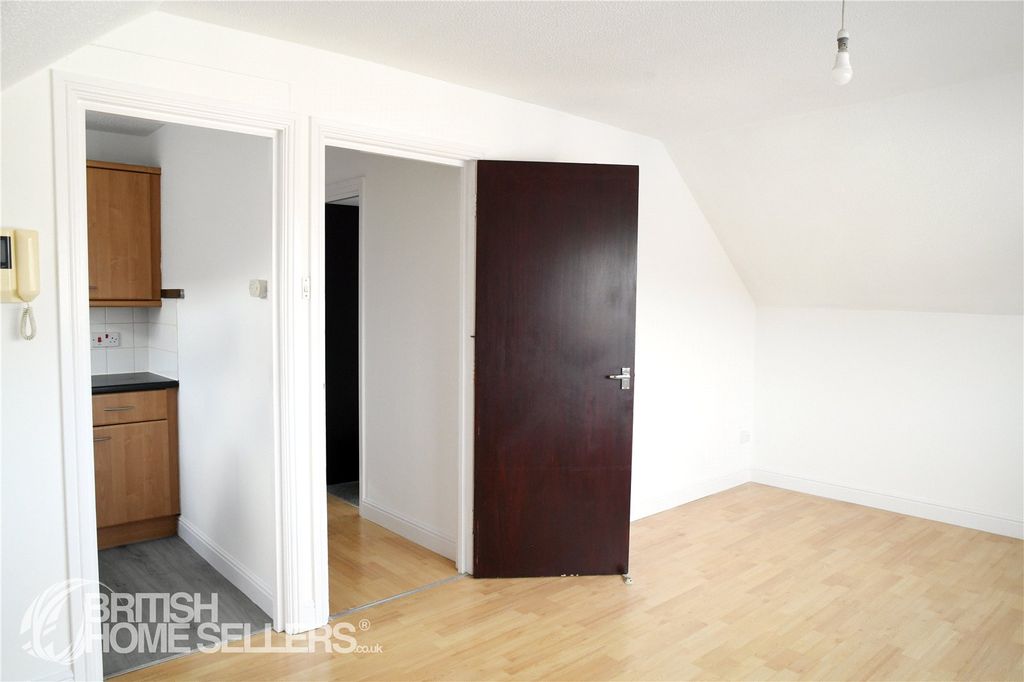 Property photo 3 of 23 Picture No. 14