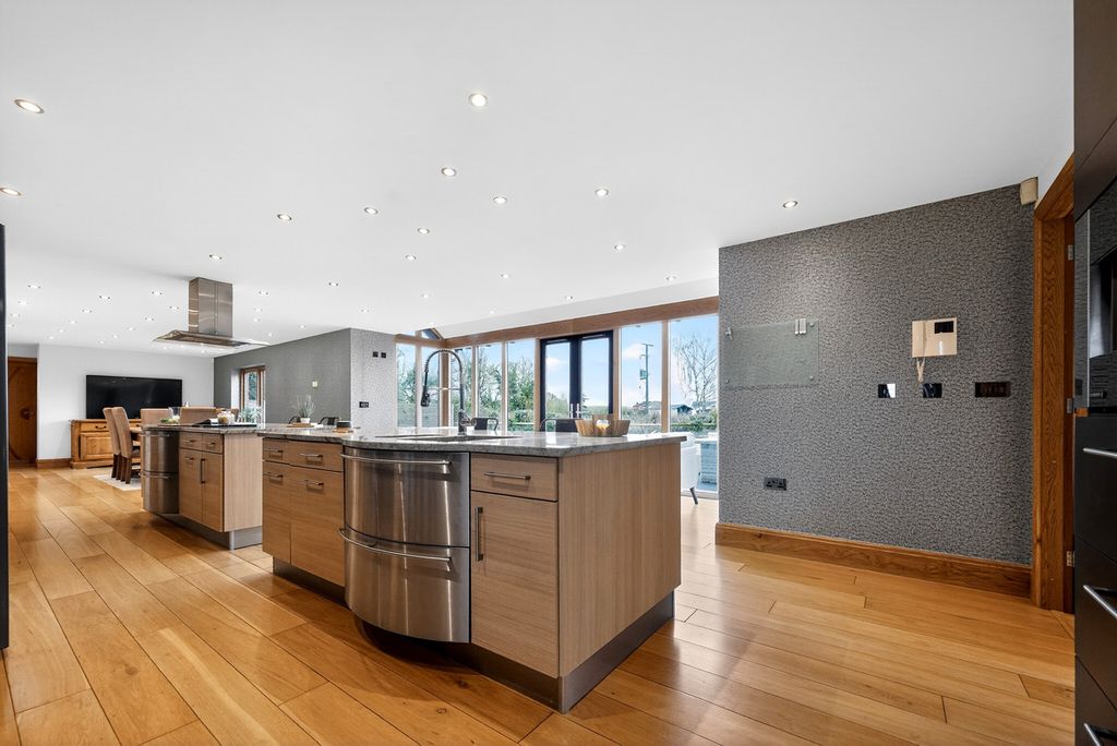 Property photo 3 of 30