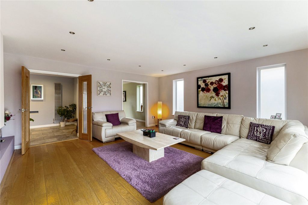 Property photo 3 of 19 Sitting Room