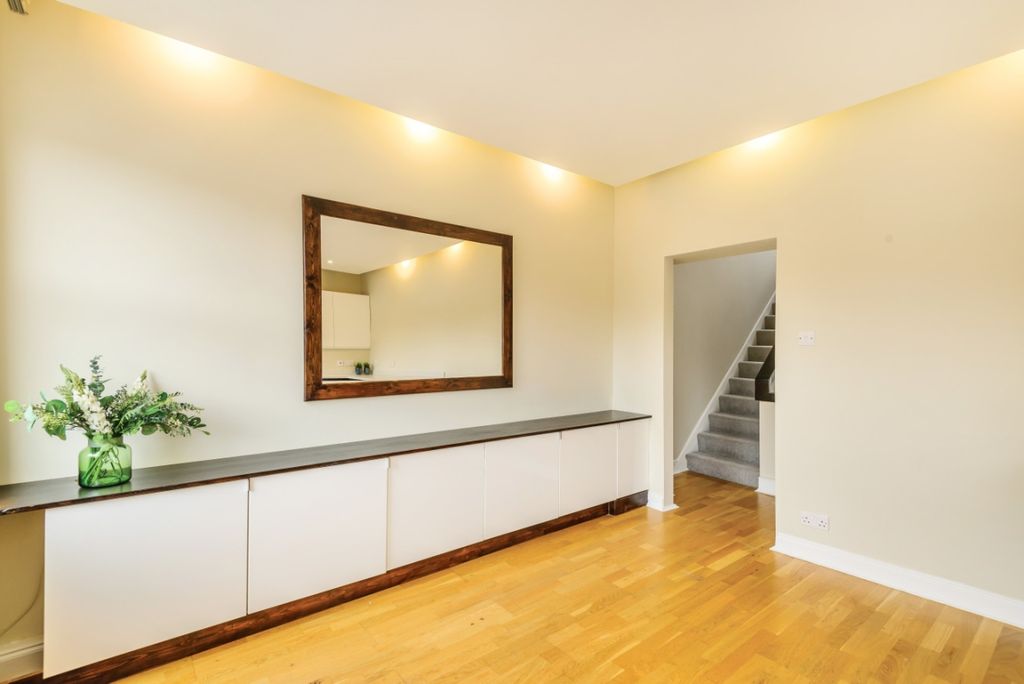 Property photo 3 of 13 899631 (2)