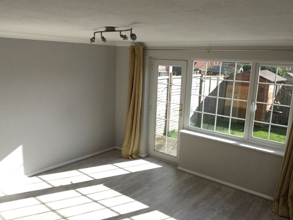 Property photo 3 of 4 Good Size Lounge/Diner