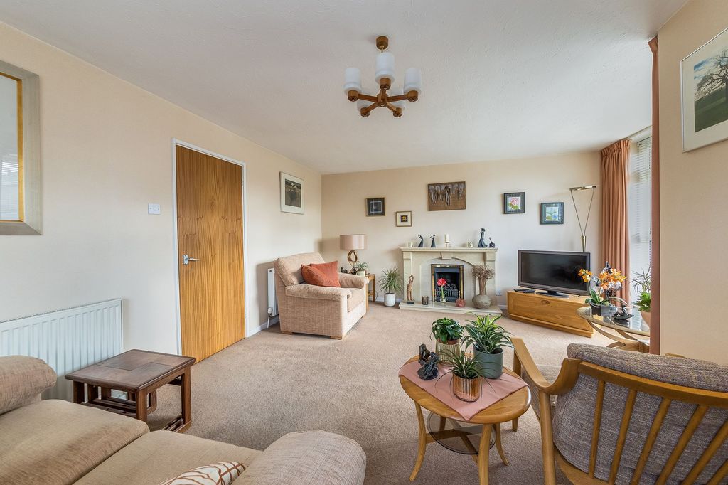 Property photo 2 of 23