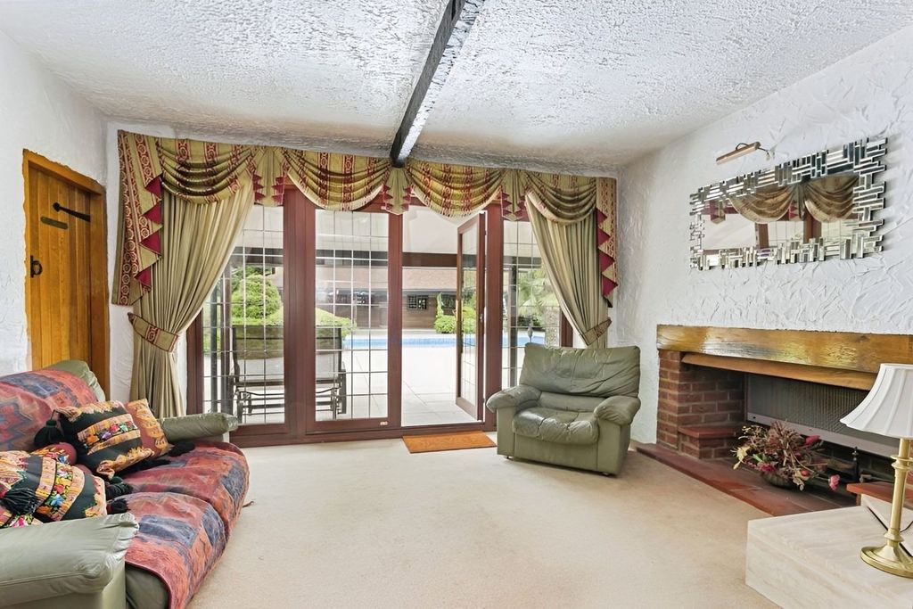Property photo 2 of 32