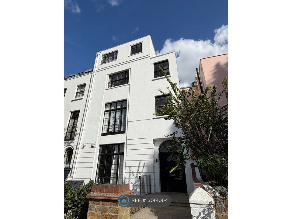 Property photo 2 of 11 Building