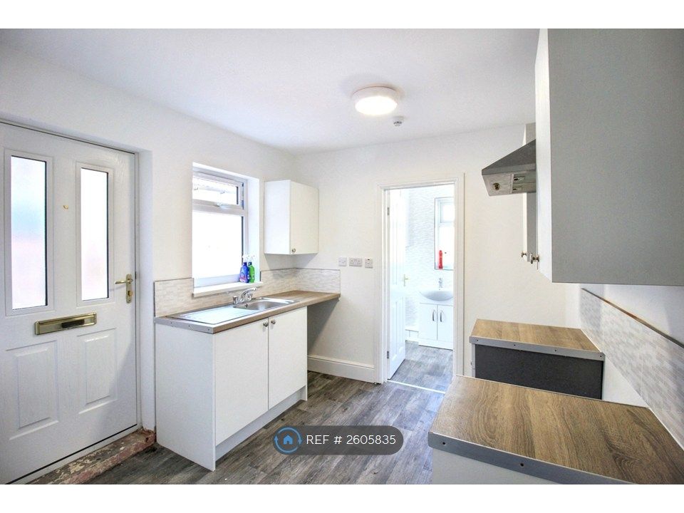 Property photo 1 of 20 Kitchen