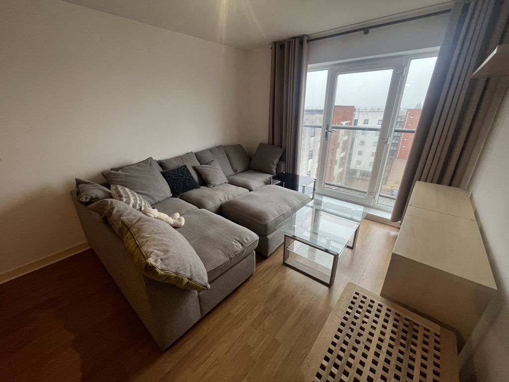 Property photo 3 of 11 Lounge