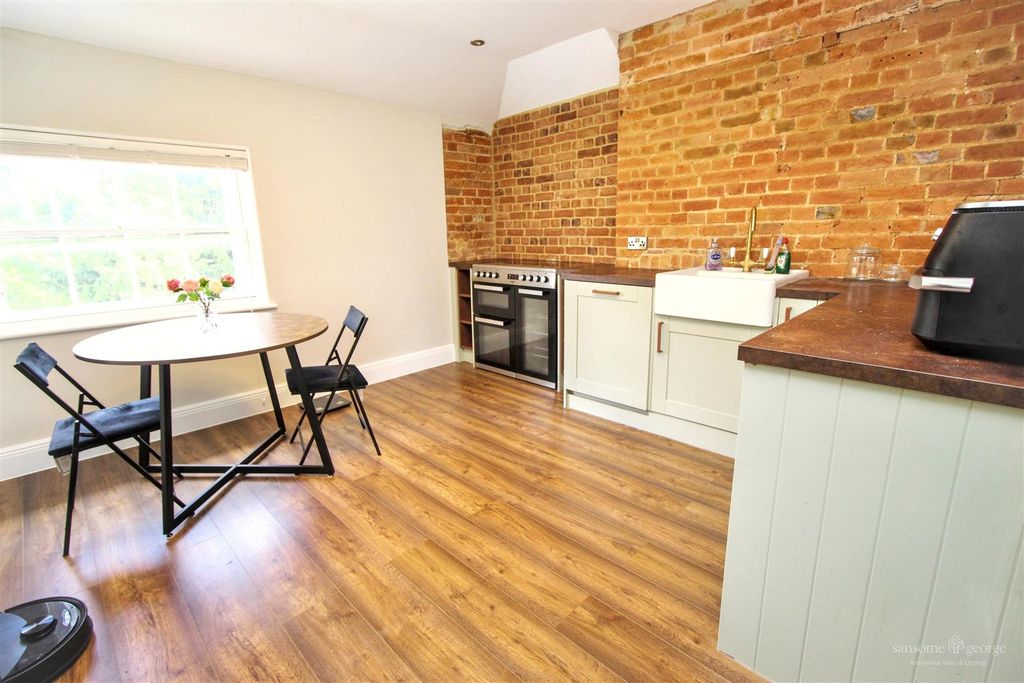 Property photo 2 of 15 Kitchen Diner