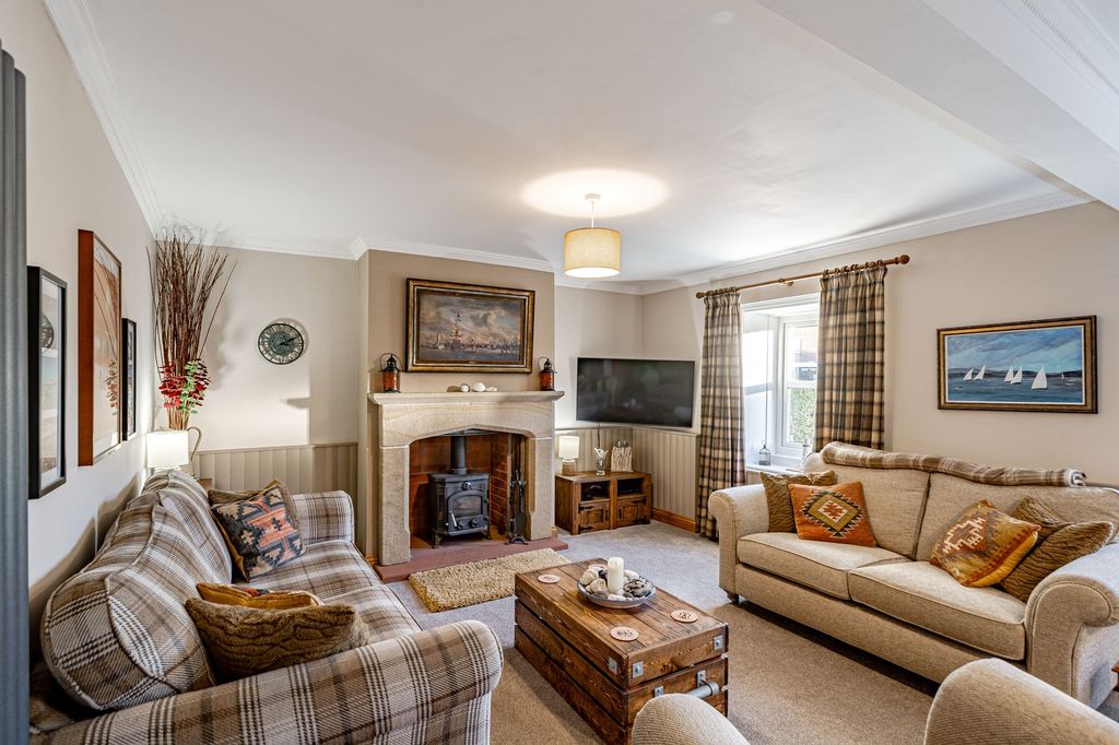 Property photo 2 of 36