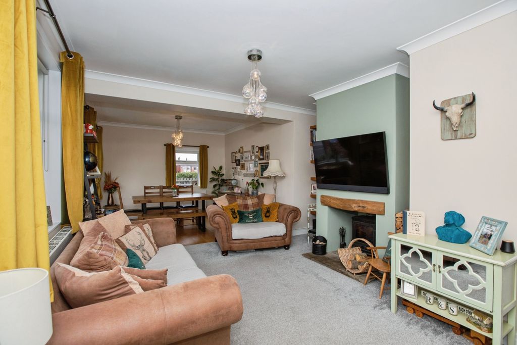 Property photo 2 of 21