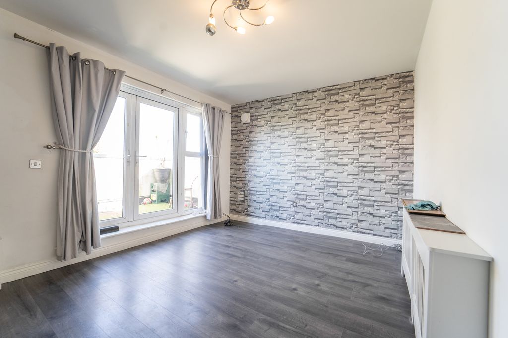 Property photo 2 of 8 Dsc02014