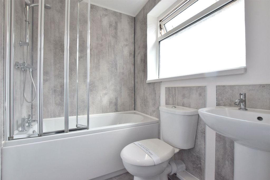Property photo 3 of 8 Bathroom