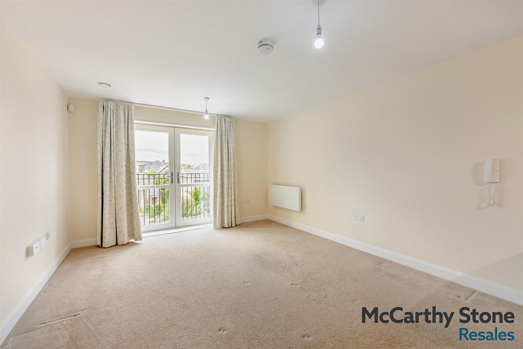 Property photo 2 of 24 8692040-Interior14-800.Jpg