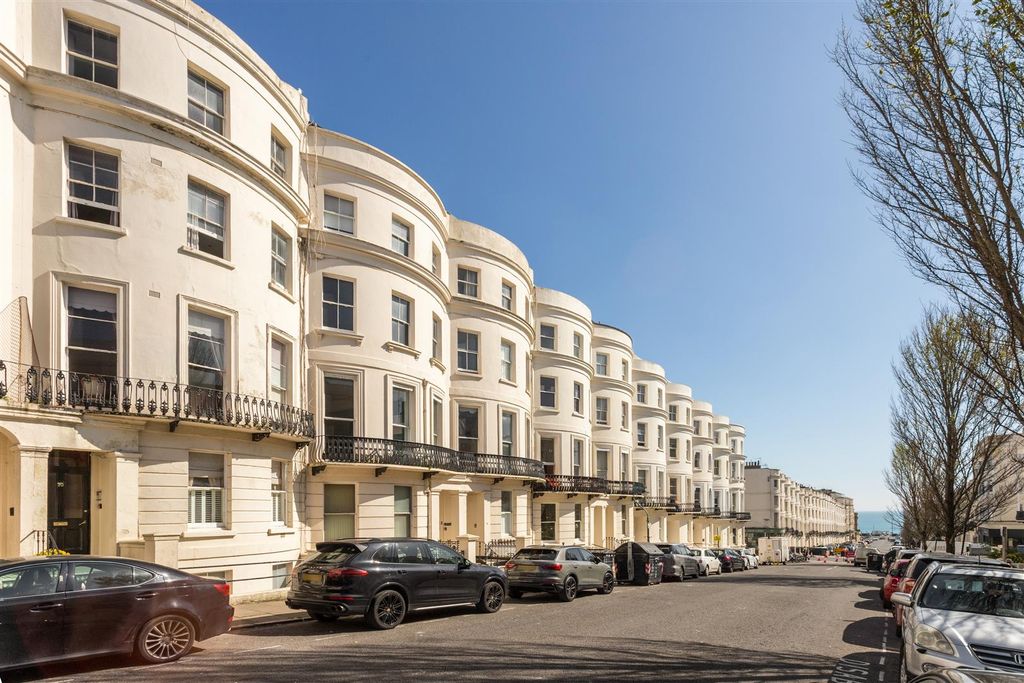Property photo 1 of 17 Flat 3, 66 Lansdowne Place-19.Jpg