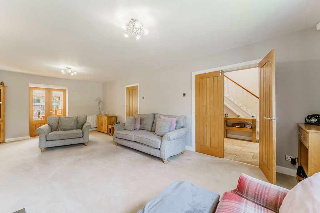 Property photo 3 of 34