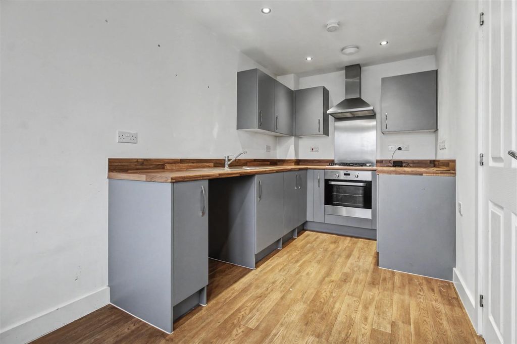 Property photo 3 of 13 Kitchen