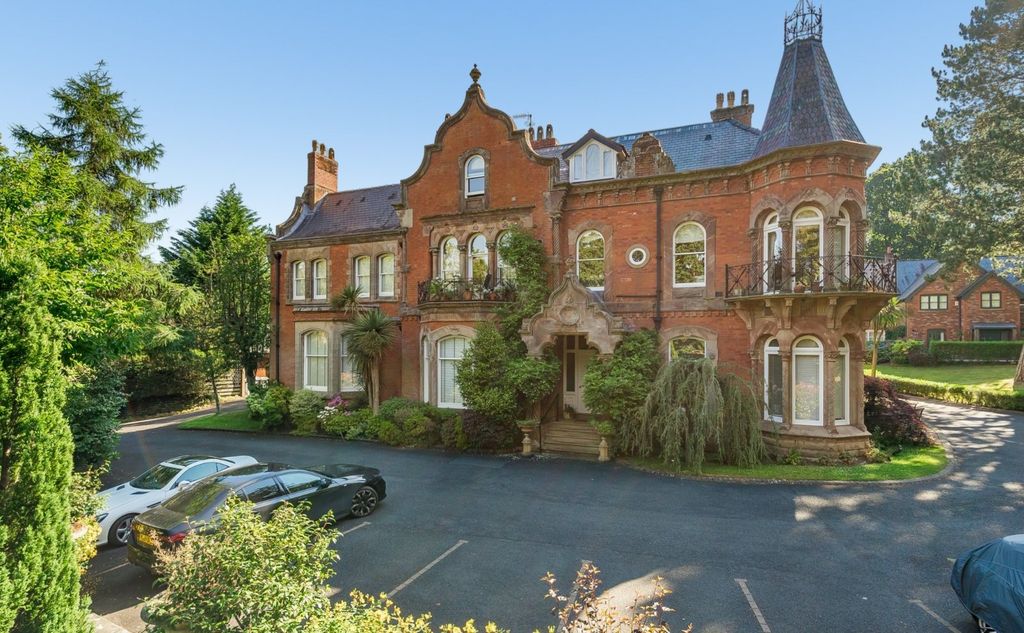 Property photo 1 of 28 Oakwood House