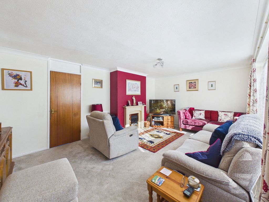 Property photo 2 of 28