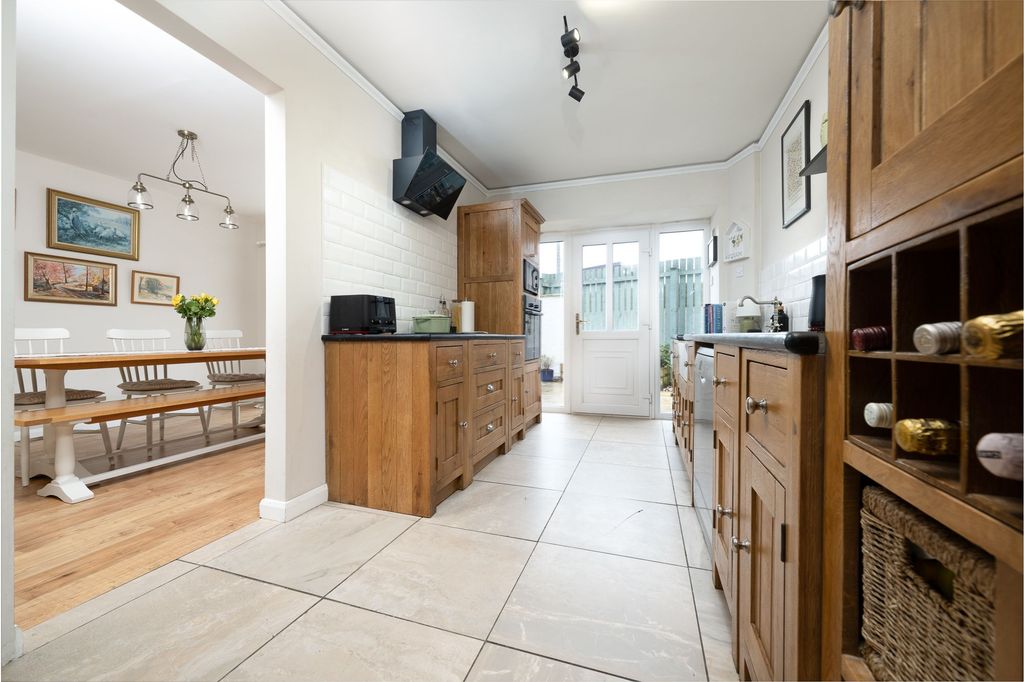 Property photo 3 of 31