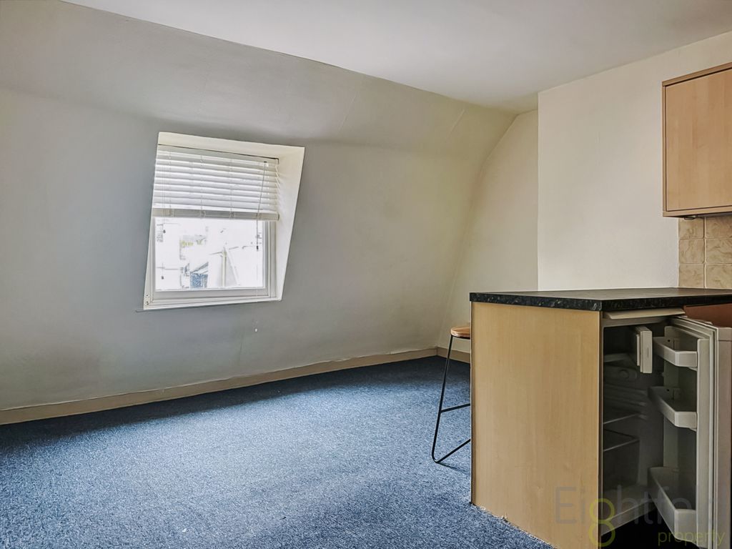Property photo 3 of 7 Studio