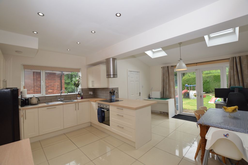 Property photo 2 of 16 Kitchen Diner