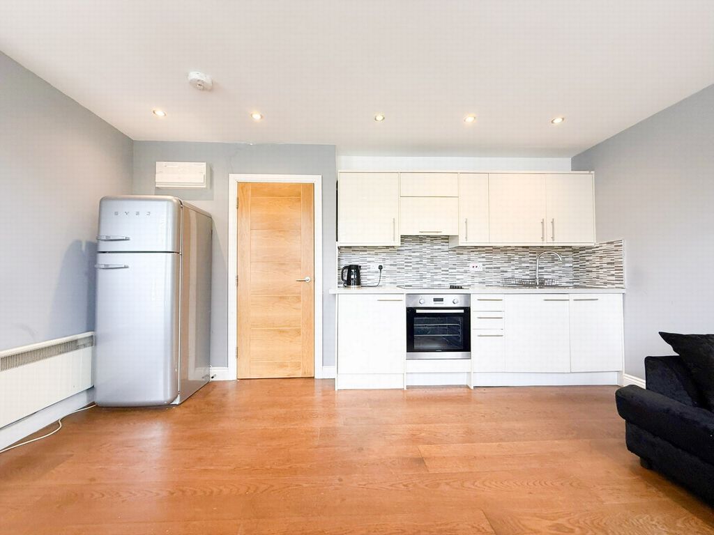 Property photo 1 of 7 Photo 6