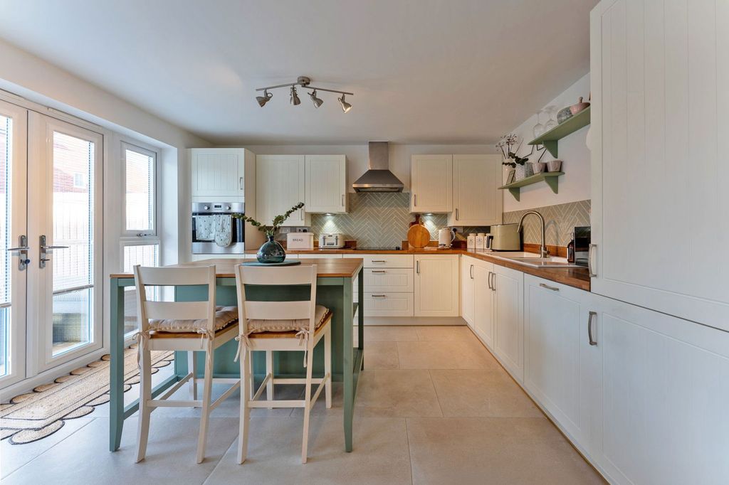 Property photo 2 of 21