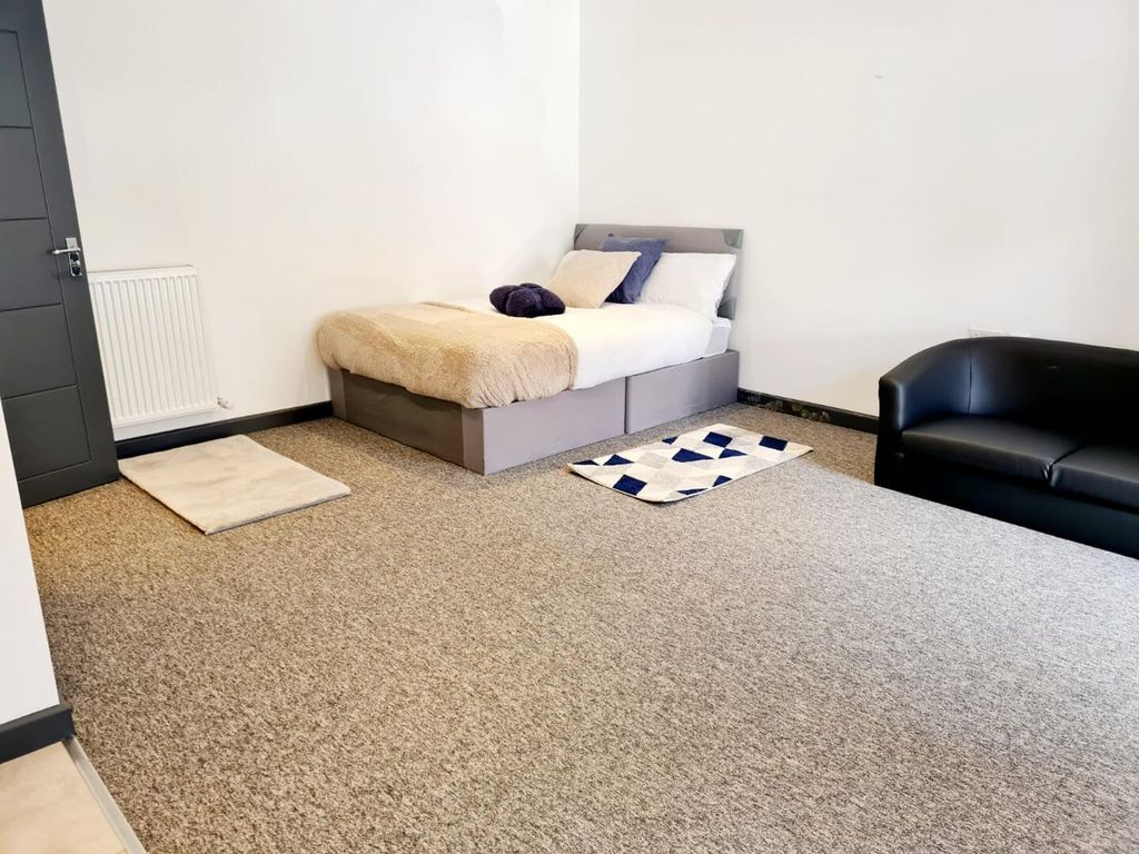 Property photo 2 of 7 Bedroom