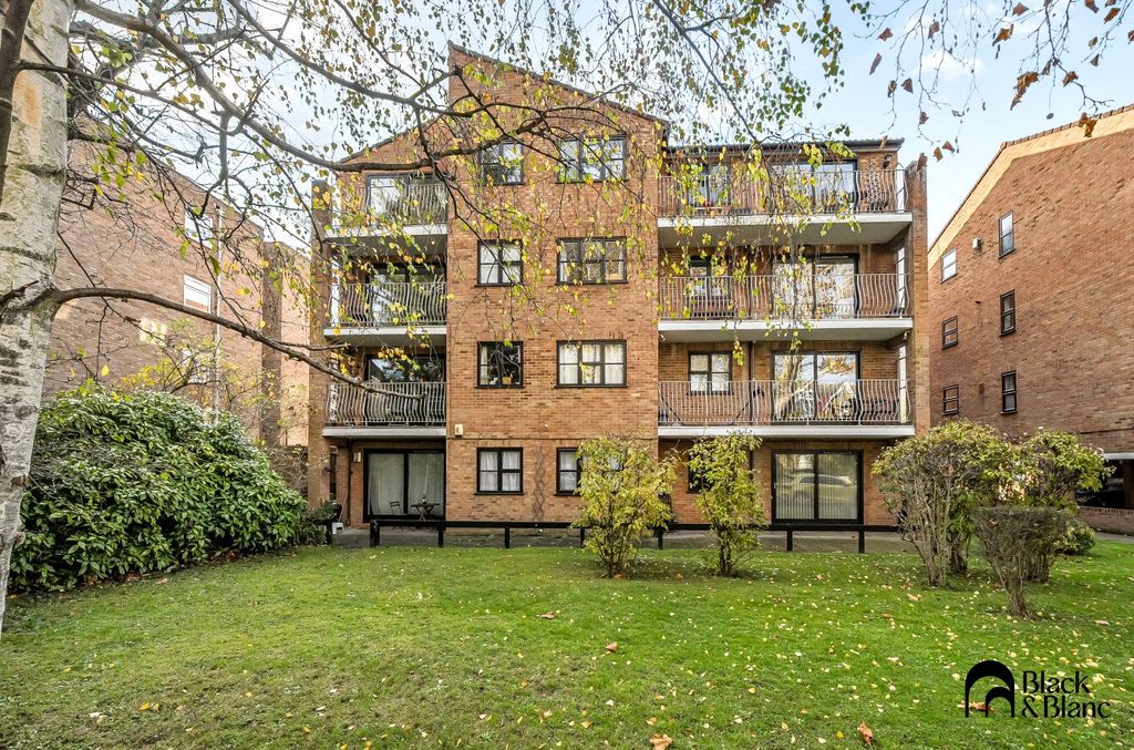 Property photo 1 of 16 External