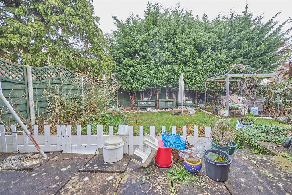Property photo 3 of 11 Outside