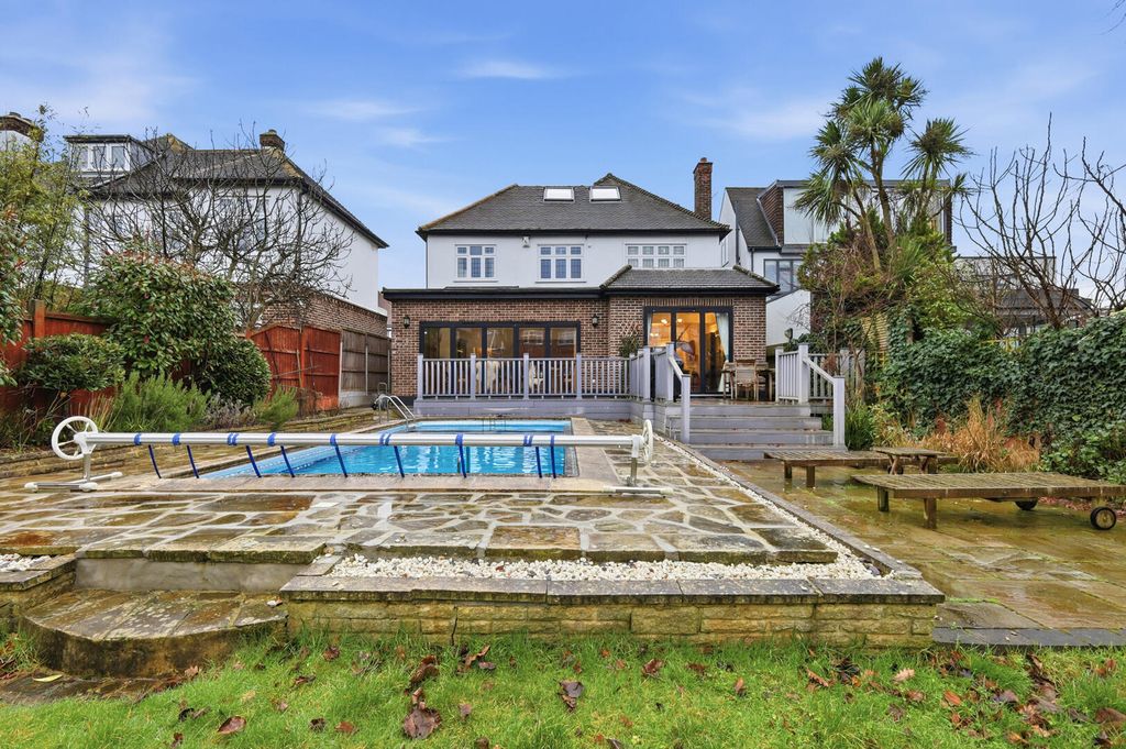 Property photo 3 of 30 Swimming Pool