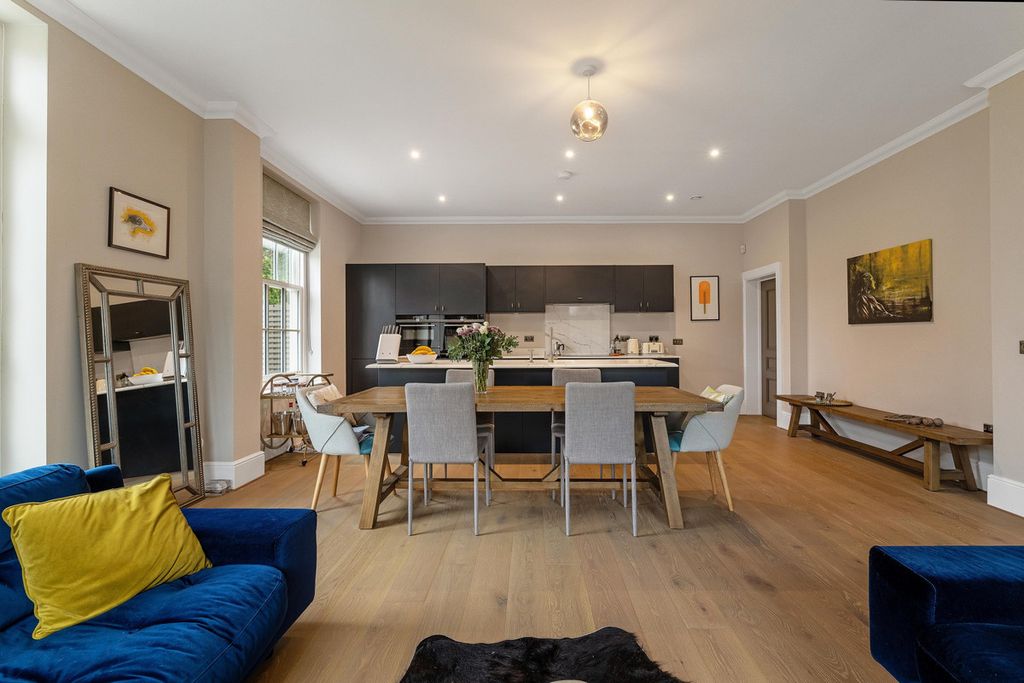 Property photo 3 of 38